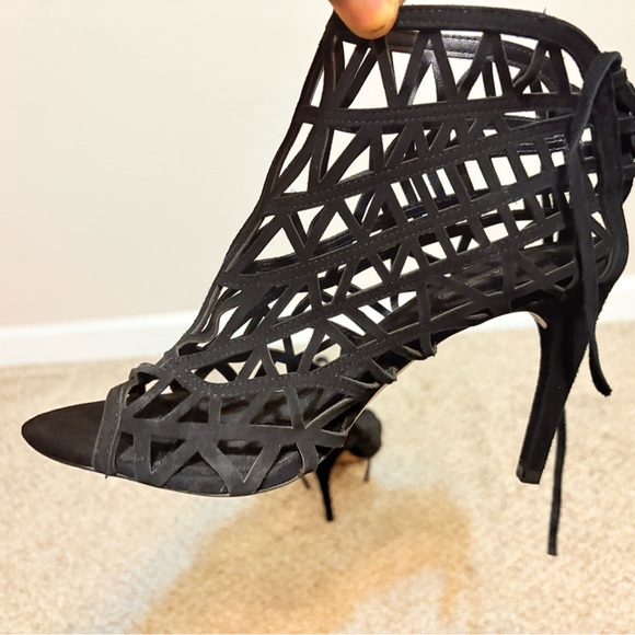 Black Heels with Intricate Cut-Out Design and Open Toe - Picture 11 of 12